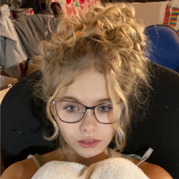 Meet your Posher, Rebecca - Picture 1 of 1